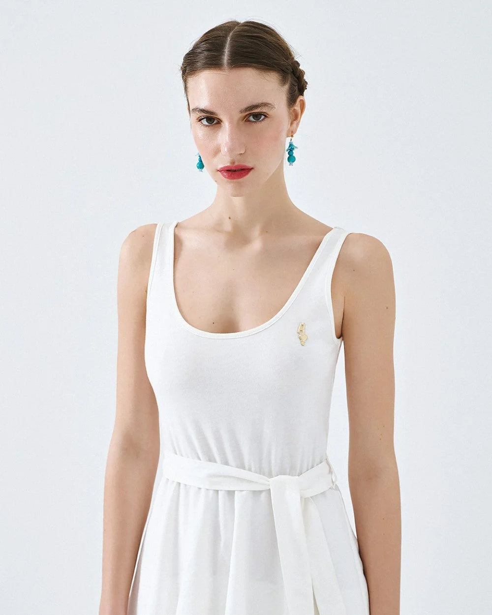 Access White Sleeveless Dress With Layered Skirt