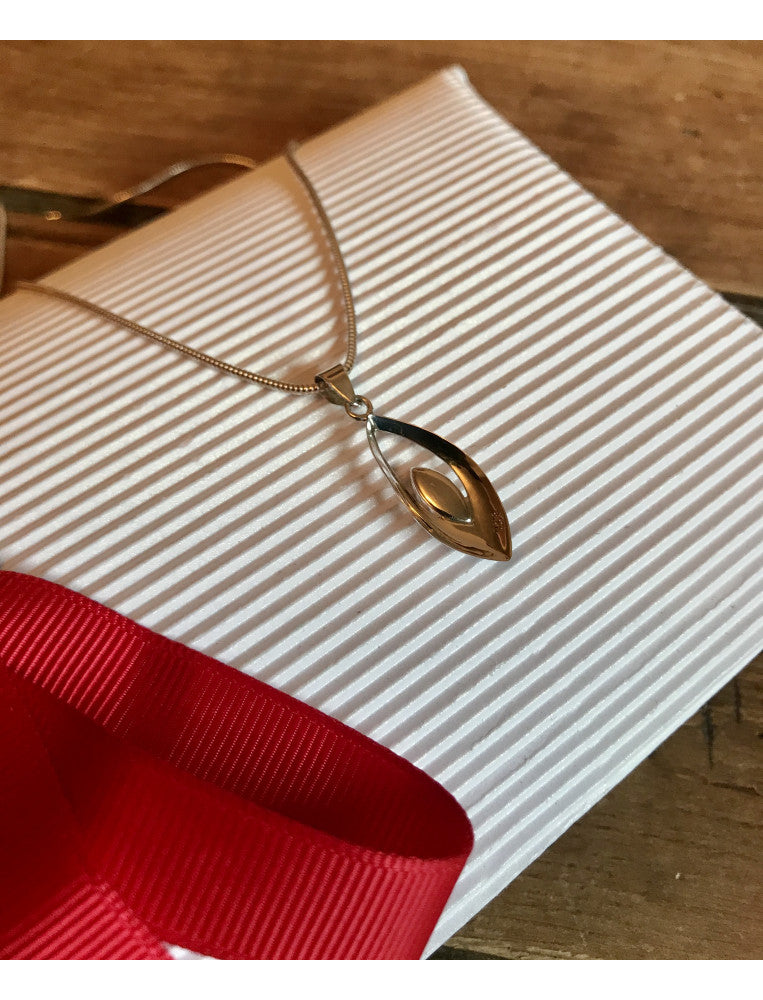 Mother-Of-Pearl Arrowhead Necklace